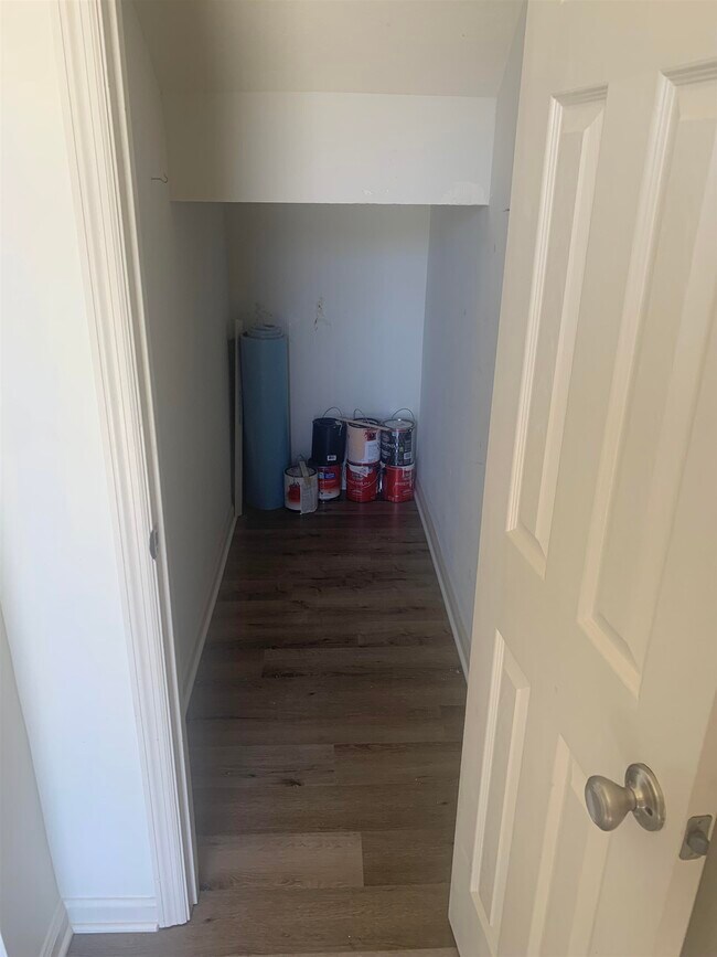 Building Photo - 200 Sienna Pl