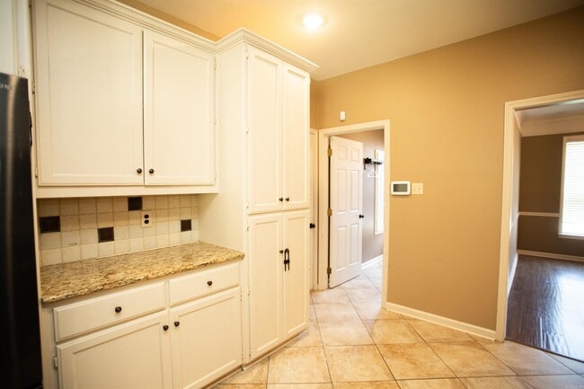 Building Photo - 808 Cartier Ln