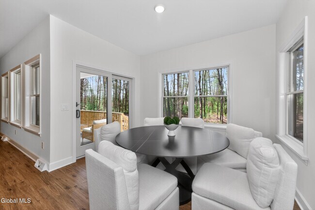 Building Photo - 622 Acland Blvd