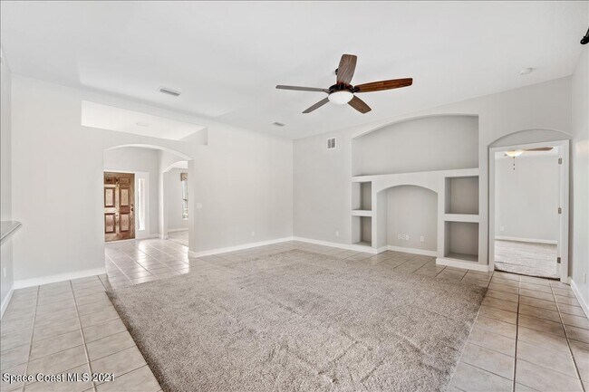 Building Photo - 5867 Treasure Ln