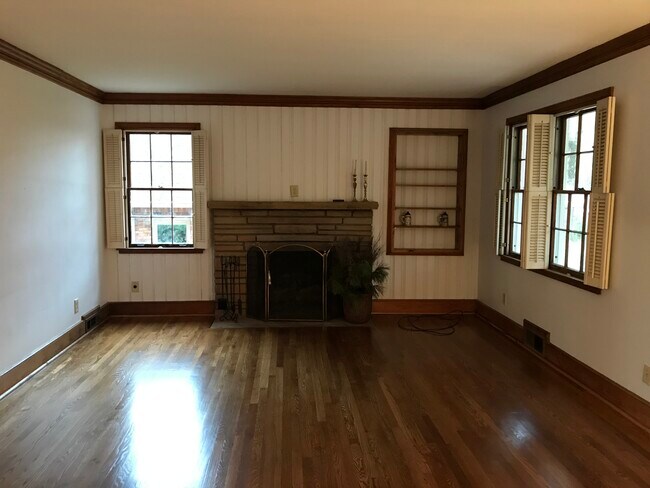 Building Photo - 2165 Collins Dr NW