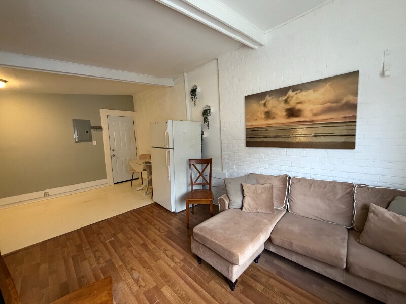 Building Photo - 231 Main St