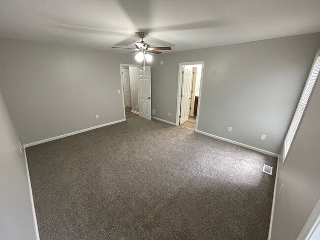 Building Photo - Brick Home in Desirable Neigborhood