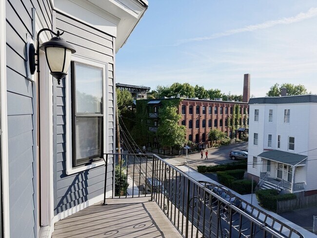 Building Photo - 56 Gorham St