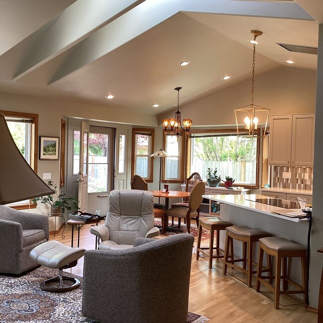 Building Photo - Charming Mukilteo Rambler in Fair Harbor