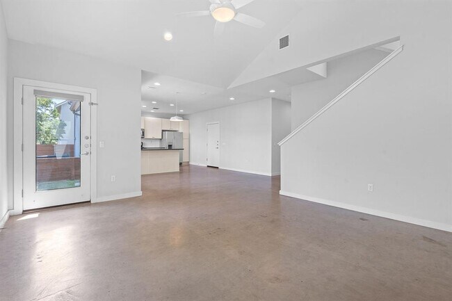 Building Photo - 301 W Stassney Ln