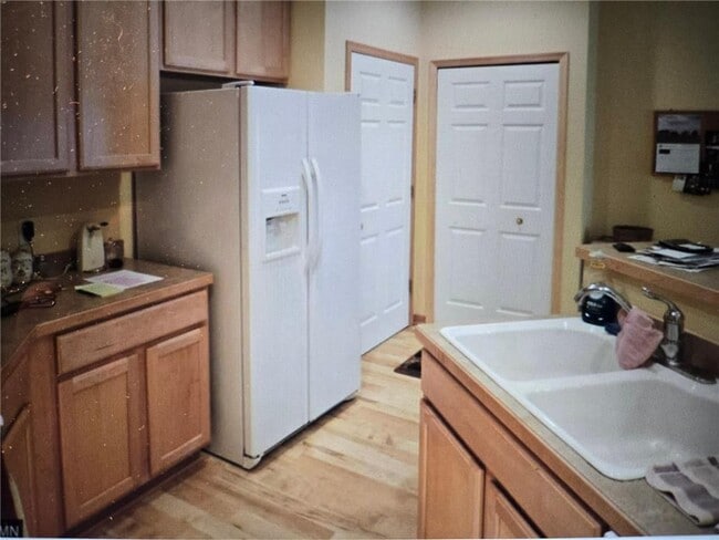 Building Photo - 7445 Timber Crest Dr S