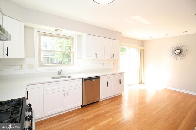 Building Photo - 10137 Treble Ct