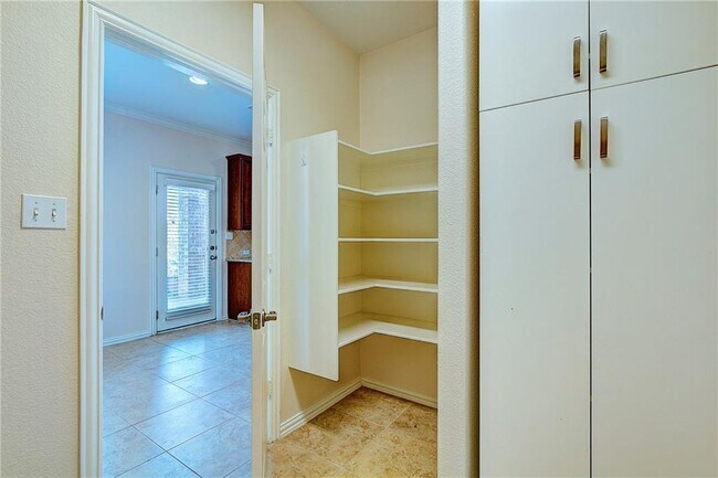 Building Photo - 2601 Mirasol Loop