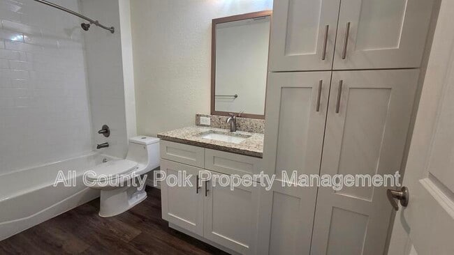 Building Photo - 915 Ariana St