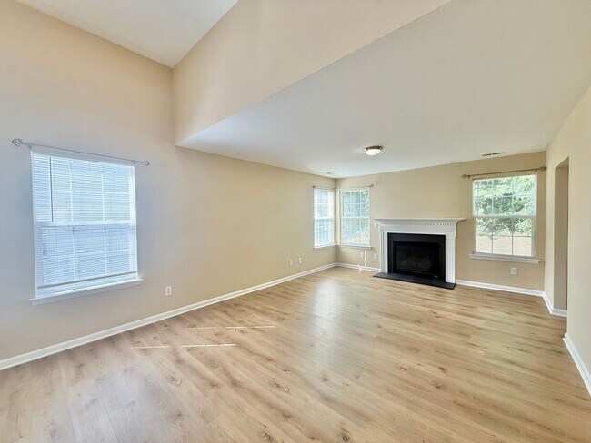 Building Photo - 3932 Laurel Glen Dr