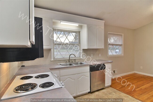 Building Photo - 4000 Williamsburg Dr, Columbia, SC 29203