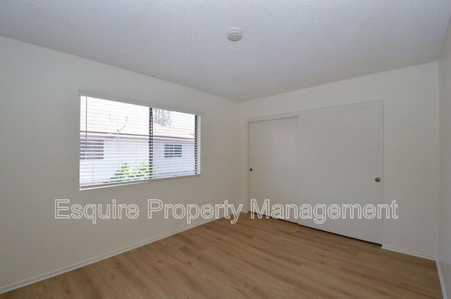 Building Photo - 443 Chapala Dr