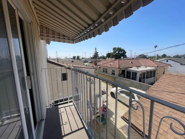 Building Photo - 1813 W Arbutus St