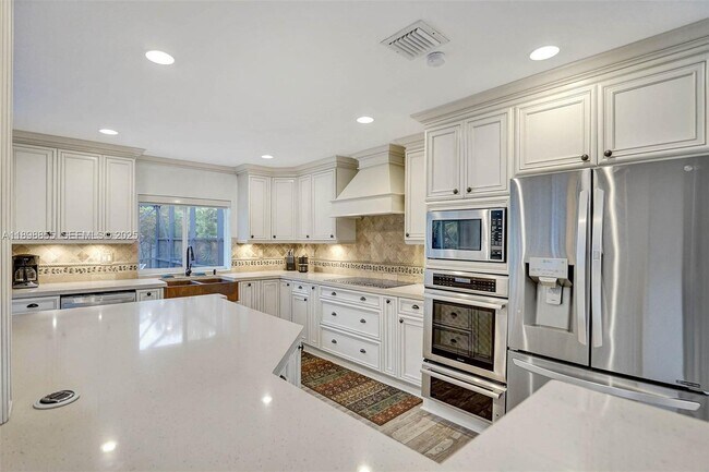 Building Photo - 2120 SW 28th Way