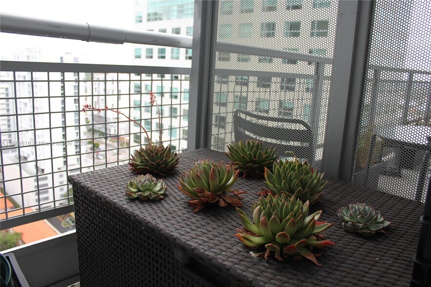 Building Photo - 690 SW 1st Ct