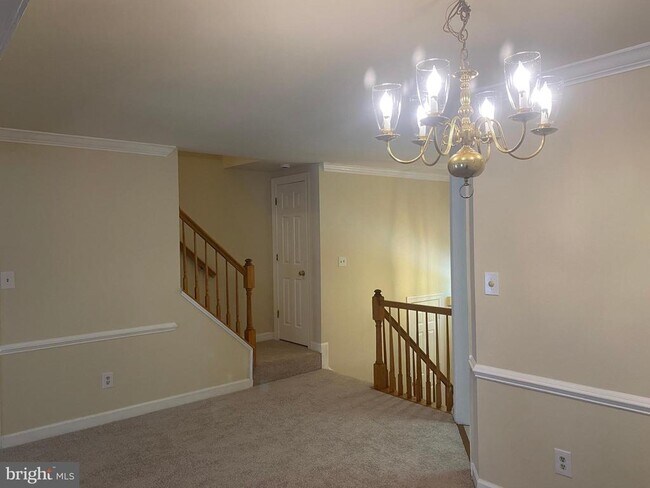 Building Photo - 5713 Wood Creek Ln