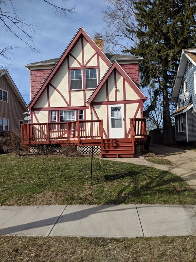 Primary Photo - 2624 Portman Ave