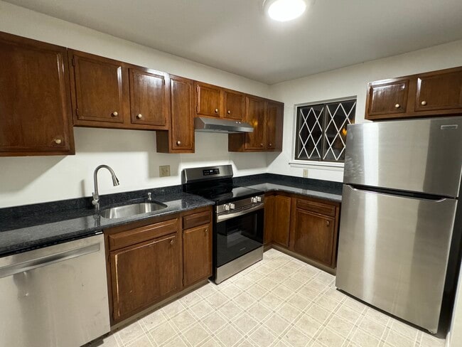 Building Photo - 170 E Hadley Rd