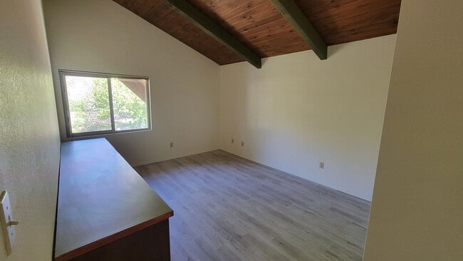Building Photo - 4 Bedroom Mountain Home Close to Town!
