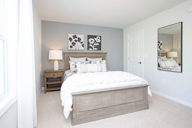 Building Photo - End-Unit Avon Park Townhome Near Biscuit Run Park