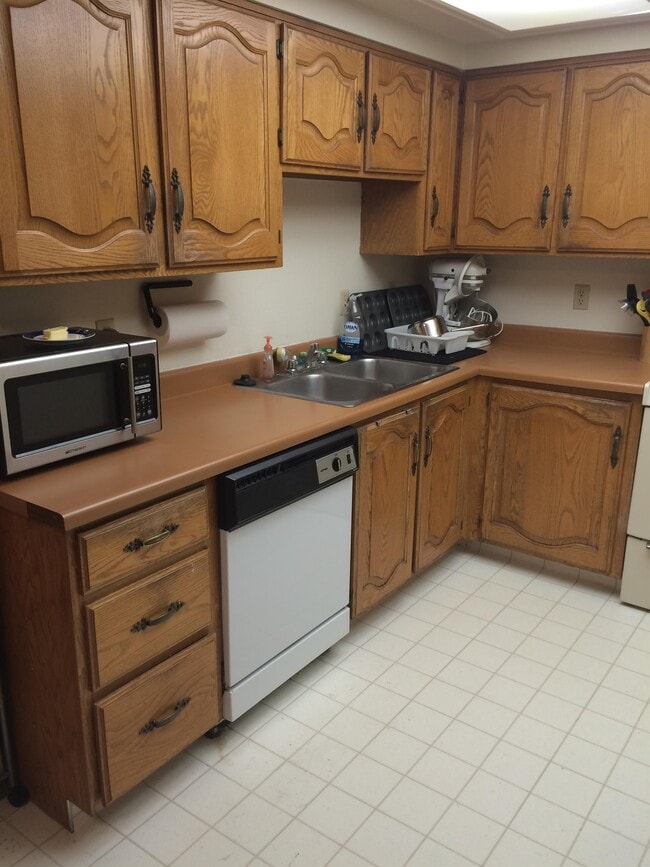Building Photo - 243 E 400 N