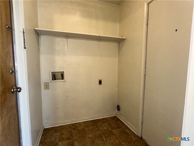 Building Photo - 2905 Persimmon Dr