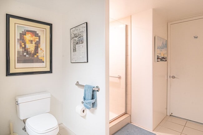 Building Photo - Fully Furnished and Spacious 2 Bedroom 2 Bath - GREAT LOCATION!