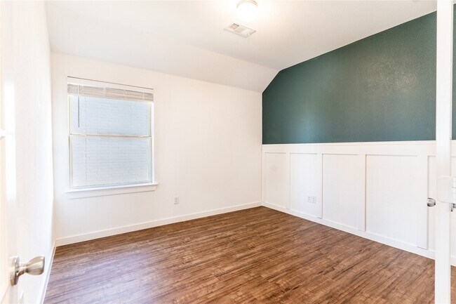 Building Photo - 1123 Bantham Wy
