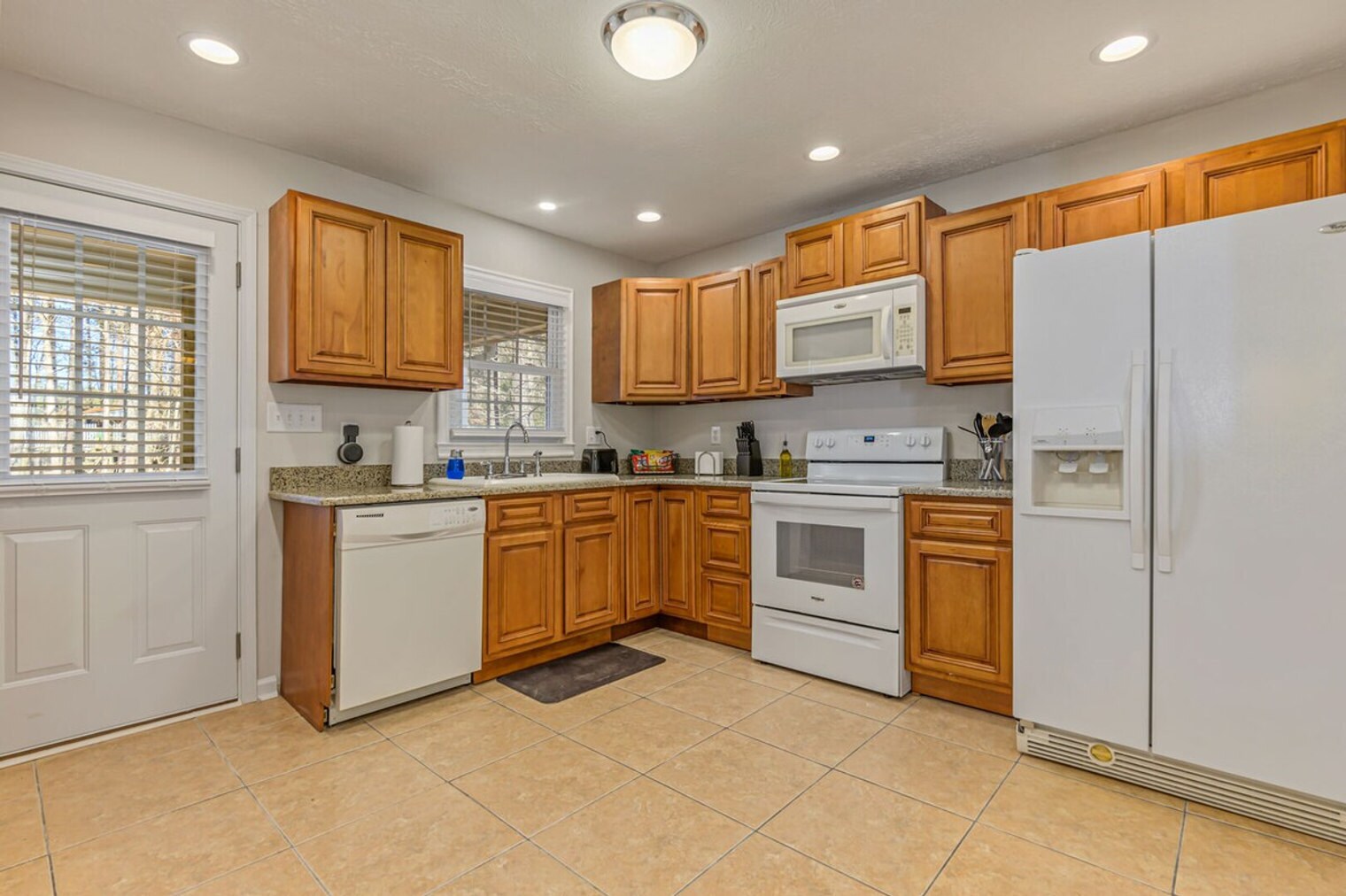 Building Photo - 27 W Ridge Dr SE