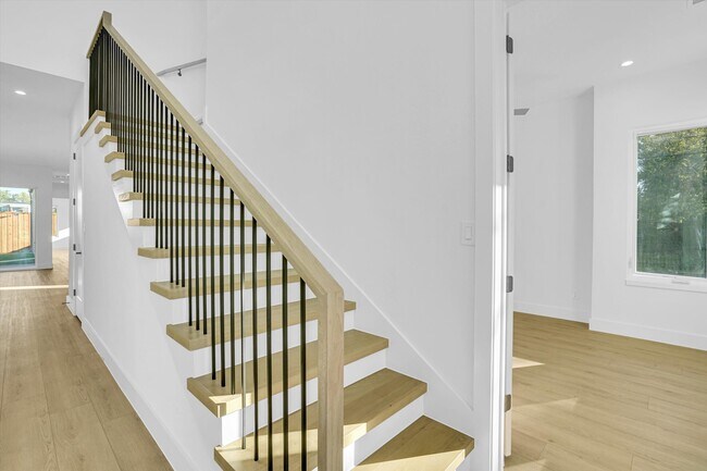 Building Photo - 1703 Nomas St