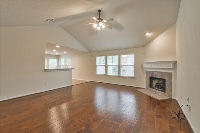 Building Photo - 42 Prairie Oak Dr