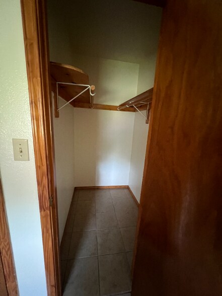 Building Photo - 1000 Wild Rose Ln