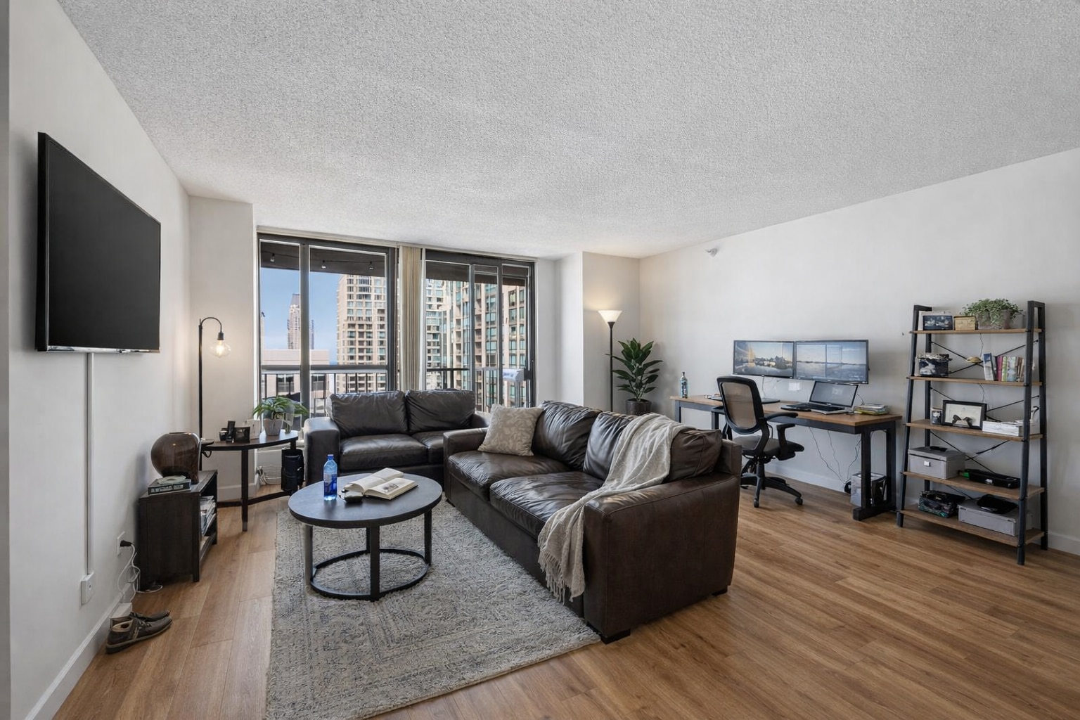 Building Photo - 10 E Ontario St