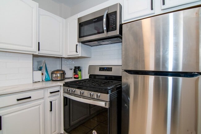 Building Photo - Beautiful 4 Bed in Fenway Available 9/1/26