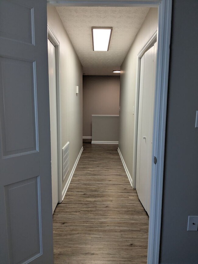 Building Photo - Beautiful 3 Bedroom, 2.5 Bathroom Condo