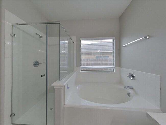 Building Photo - 21451 Sullivan Forest Dr