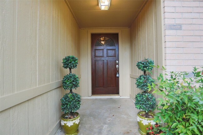 Building Photo - 7007 Glen Rosa Dr