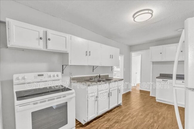 Building Photo - 2130 E 83rd St