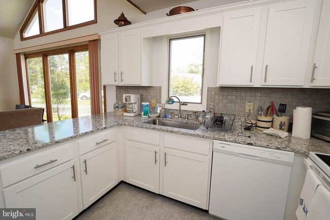 Building Photo - 39028 Bayview W