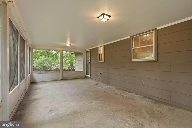 Building Photo - 8621 Buckboard Dr