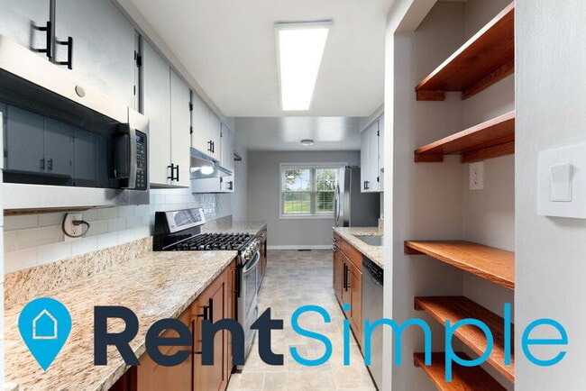Building Photo - 9879 Lakepointe Dr