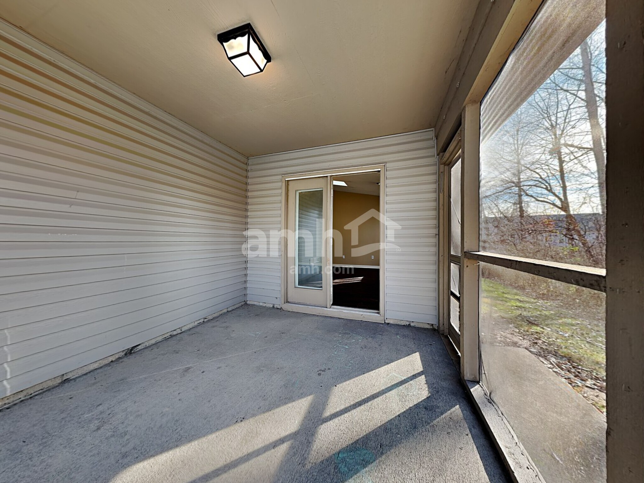 Building Photo - 220 Longview Bend