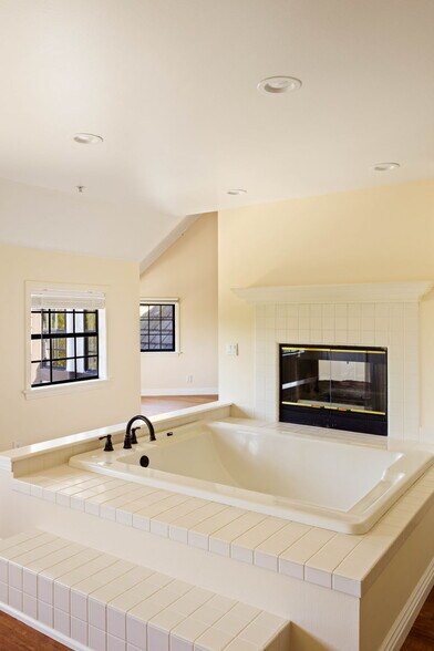 Building Photo - 5237 San Feliciano Dr