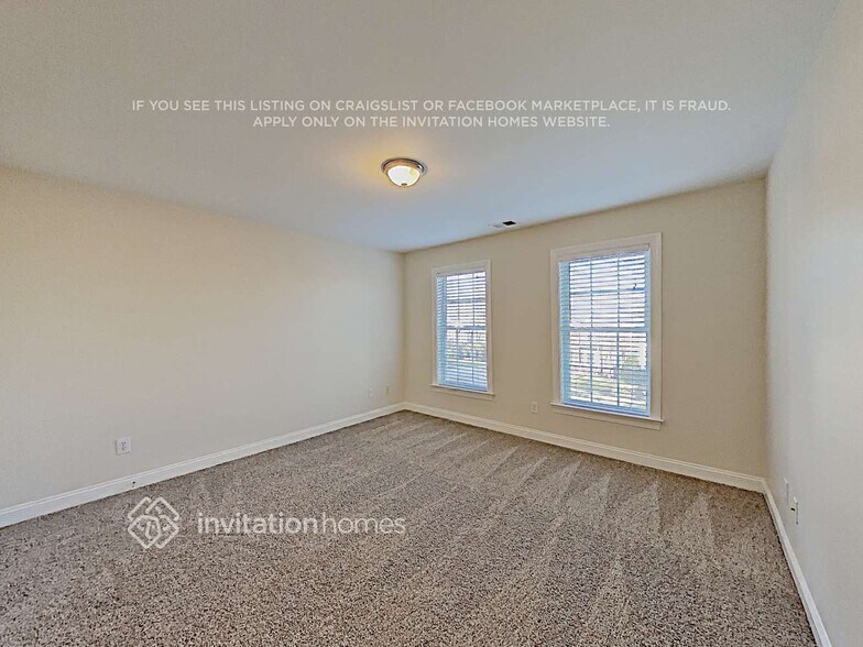 Building Photo - 12127 Willingdon Rd