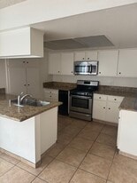 Building Photo - 4686 Pinecrest Cir