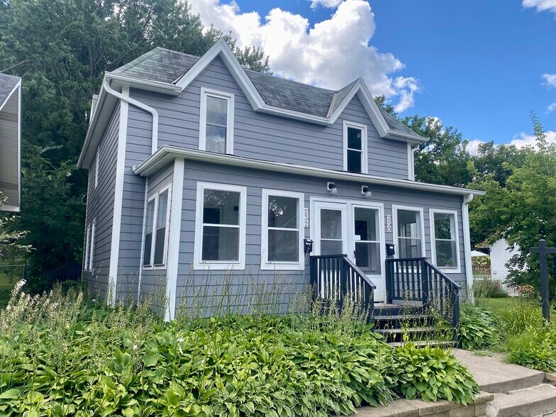 Primary Photo - 230 Curtice St E