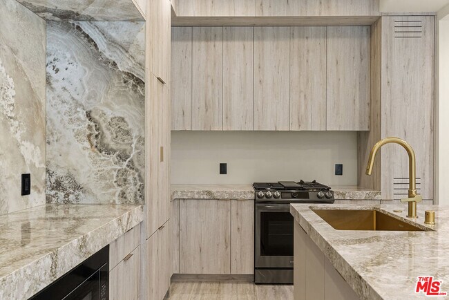 Building Photo - 1021 N Ogden Dr