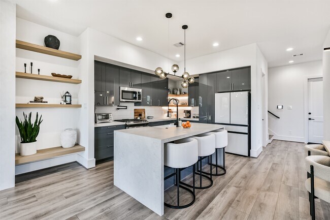 Building Photo - 4211 Nichols St