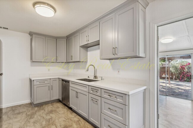 Building Photo - American Canyon Single Story Home!